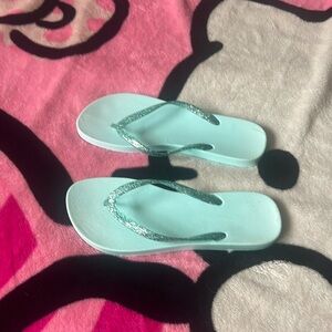 BRAND NEW chanclas
